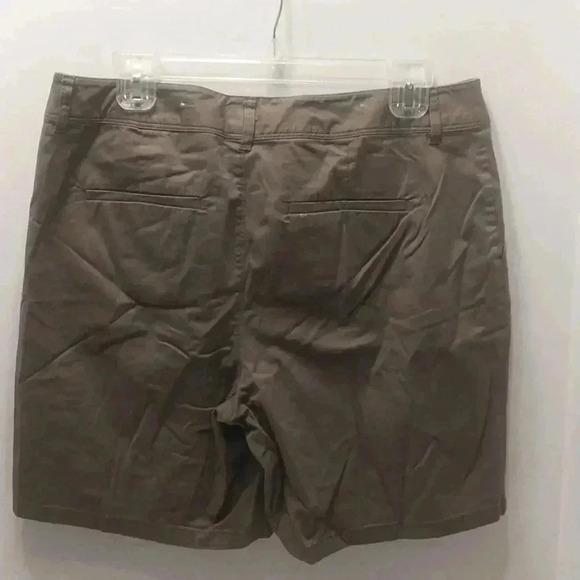 CATO Contemporary Oak Moss Green Shorts Size 12 - Picture 2 of 5